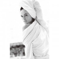Izabel Goulart is Gorgeous in Mario Testino’s Towel Series Izabel Goulart is Gorgeous in Mario Testino’s Towel Series