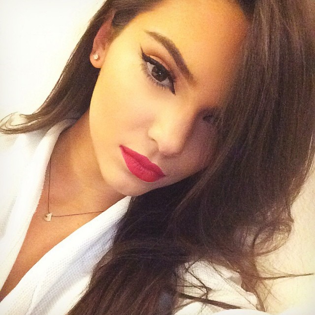 kendall-jenner-red-lips
