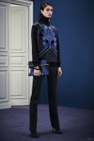 Versace Gets Graphic for Pre-Fall 2015 Collection