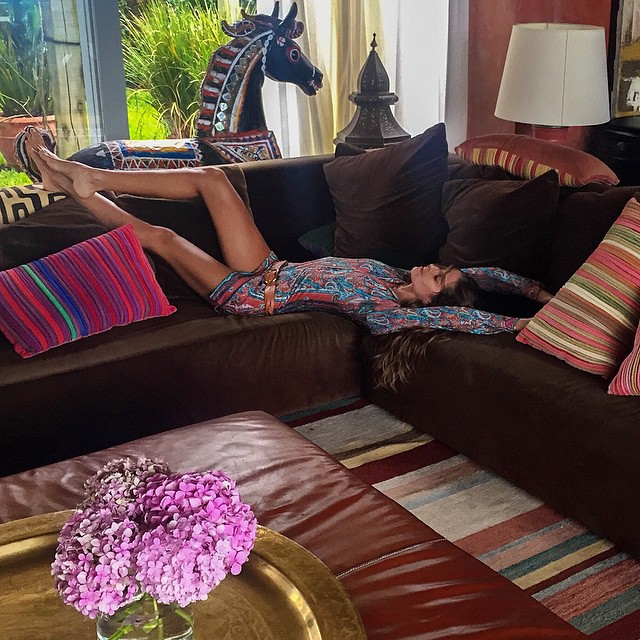 Izabel Goulart shares image of herself lounging