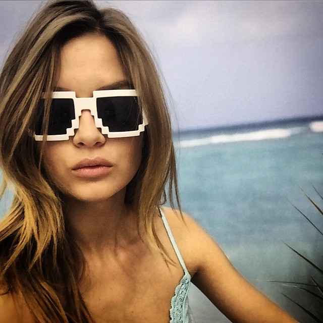 Josephine Skriver flaunts her retro style sunglasses