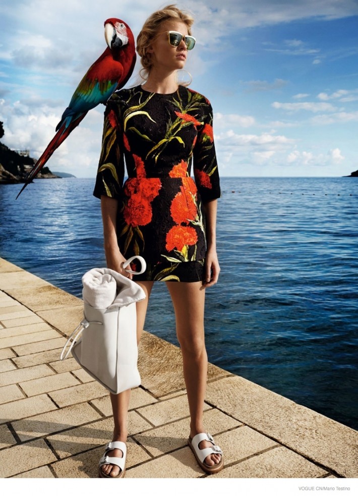 Lara Stone Models Getaway Fashion for Mario Testino in Vogue China ...