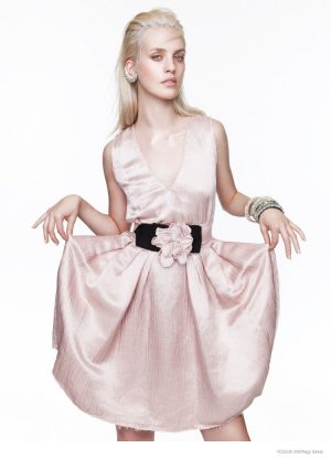 Pretty in Pink: Julia Frauche by Nagi Sakai for Vogue Mexico Pretty in Pink: Julia Frauche by Nagi Sakai for Vogue Mexico