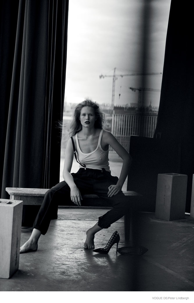 anna-ewers-peter-lindbergh-black-white05