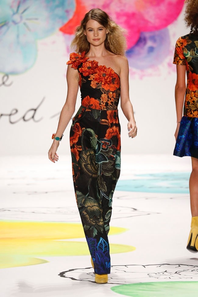 Behati Prinsloo & Curly Hair Rule on Desigual Fall 2015 Runway