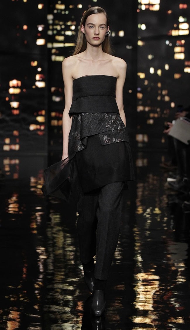 Donna Karan Celebrates New York City with Black & Gold Looks for Fall ...