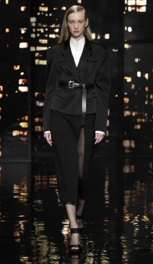 Donna Karan Celebrates New York City with Black & Gold Looks for Fall ...