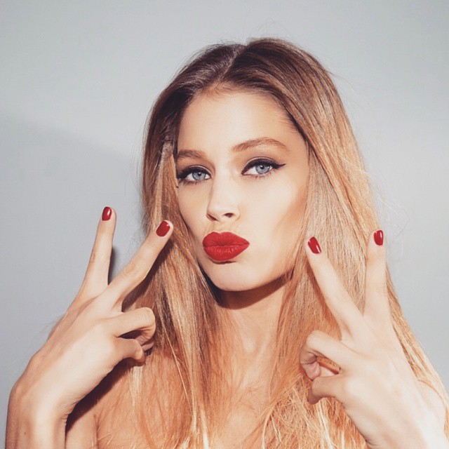 Doutzen Kroes rocks red lips and manicure for L'Oreal Paris project