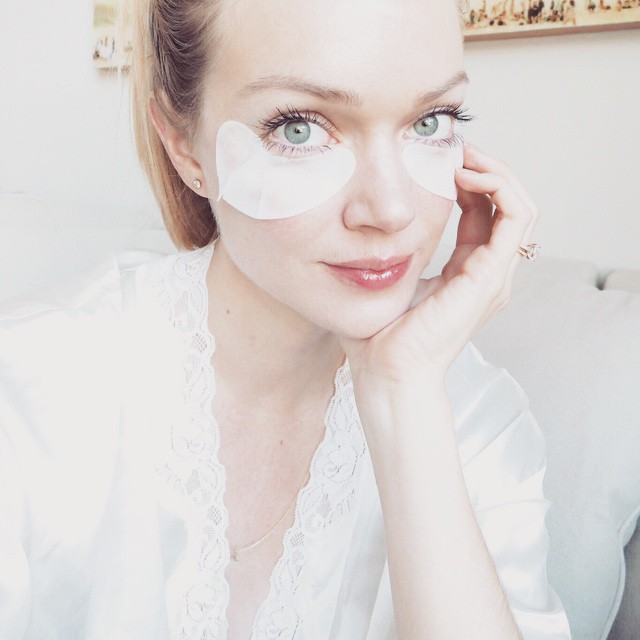 Lindsay Ellingson sports an eye mask