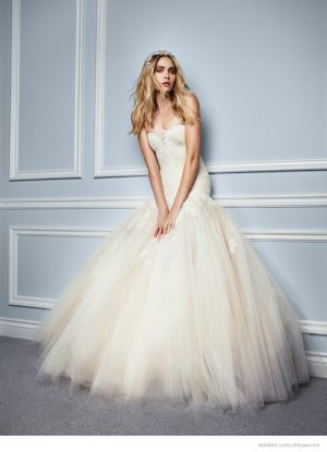 Heidi Mount Makes an Ethereal Bride for Monique Lhuillier’s Spring ’15 Ads Heidi Mount Makes an Ethereal Bride for Monique Lhuillier’s Spring ’15 Ads
