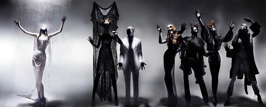View Unseen Alexander McQueen Image with Kate Moss, Naomi Campbell