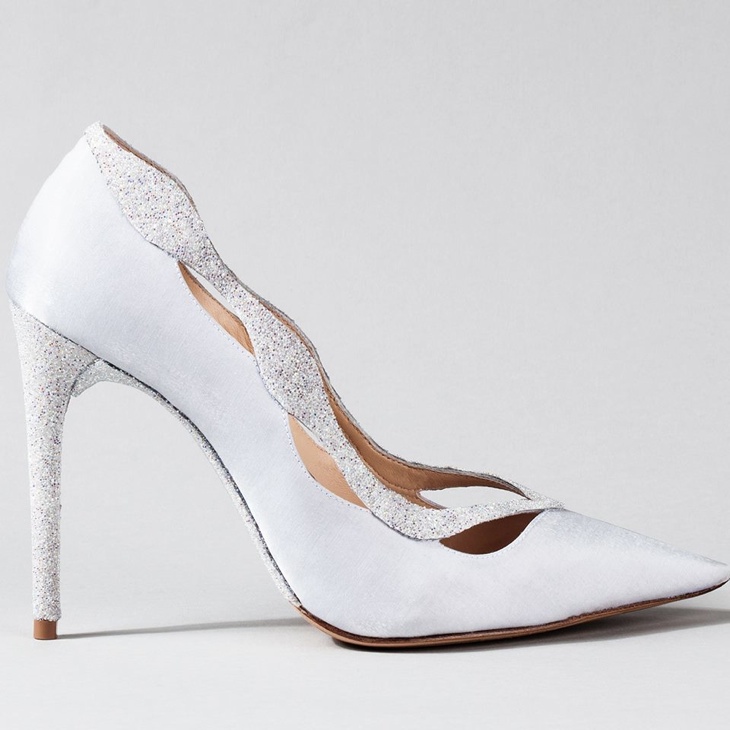 Alexandre Birman created a shoe that was a reinterpretation of the classic ‘Johanna’ pump. In white with sparkles, it truly is a unique vision. 