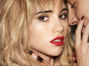 Burberry Kisses: Suki Waterhouse Stars in Lipstick Campaign for Burberry Burberry Kisses: Suki Waterhouse Stars in Lipstick Campaign for Burberry