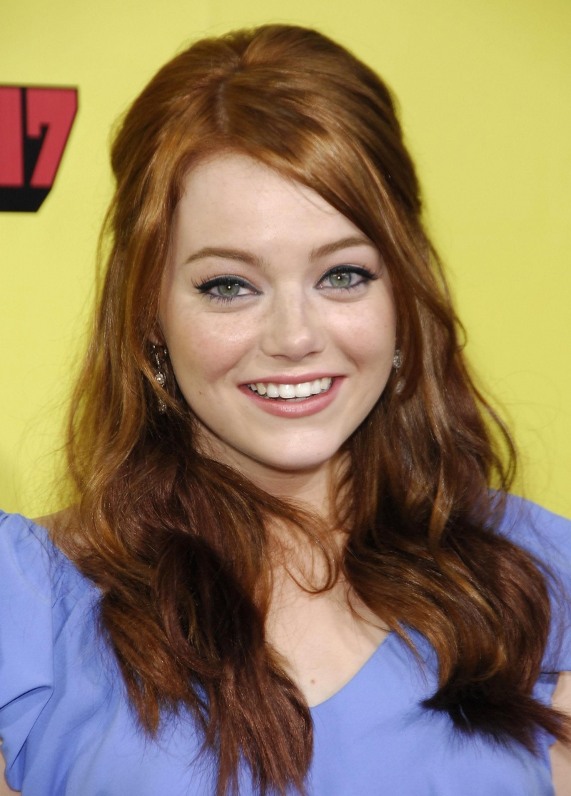 In 2007, Emma Stone debuted a more lightened red hair with blonde highlights. Photo:  Everett Collection / Shutterstock.com