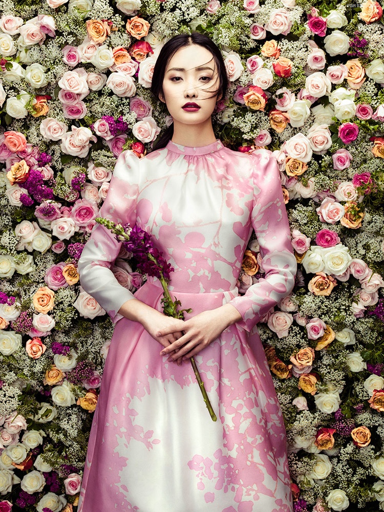 Kwak Ji Young wears a floral patterned dress 
