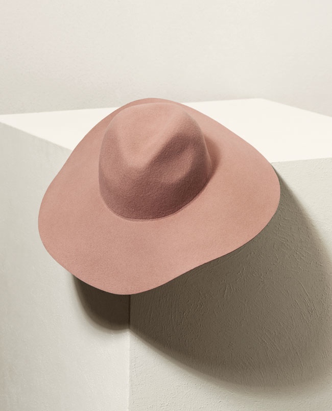 H&M's spring collection features a wide-brimmed, floppy hat