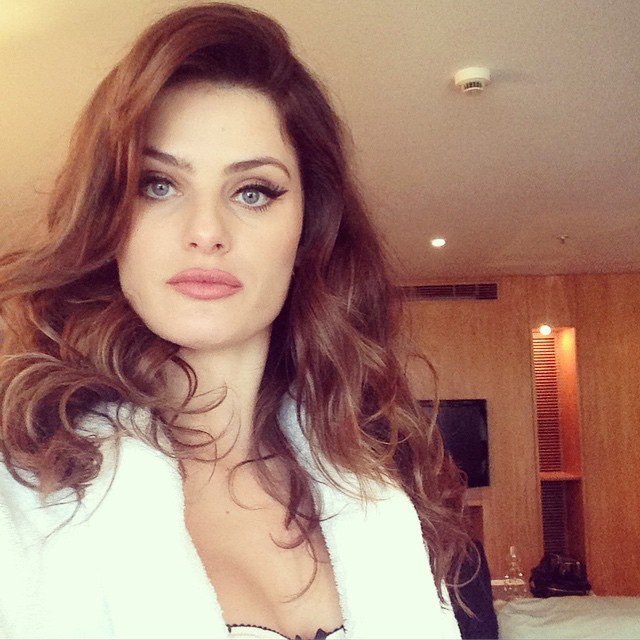 Isabeli Fontana's hair and makeup looks flawless in Instagram photo
