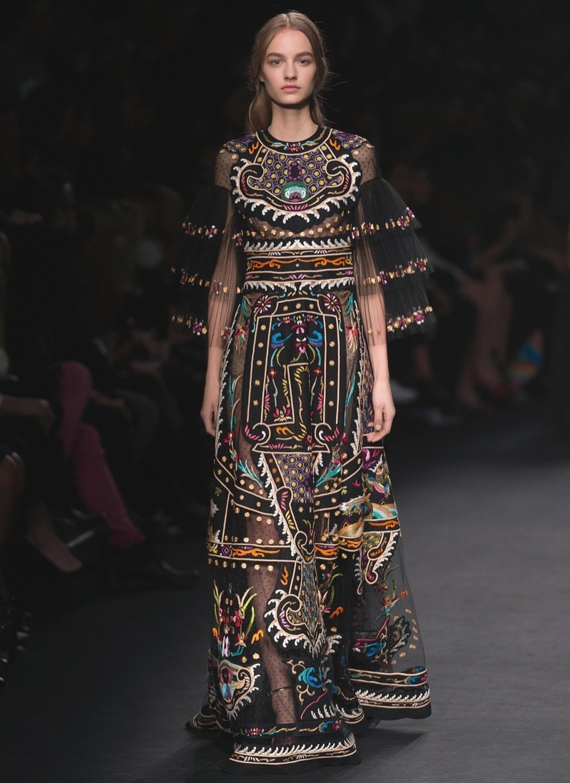 Valentino Embraces Black & White for Fall 2015 | Fashion Gone Rogue