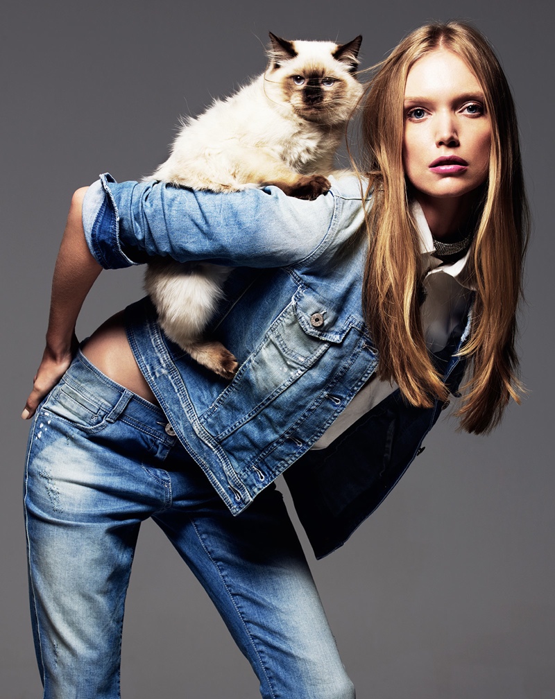 Shannon Ann Philips Models with Cats for Glamour Italia Shannon Ann Philips Models with Cats for Glamour Italia