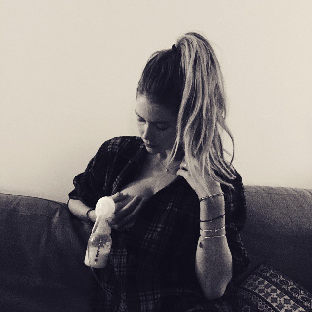 Doutzen Kroes showed her support for breastfeeding with this Instagram image where she is shown pumping breast milk. Photo: Instagram/doutzen