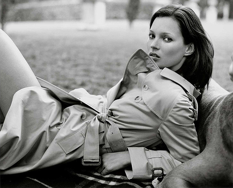 Kate Moss wears trench coat in Burberry 1999 fall-winter campaign