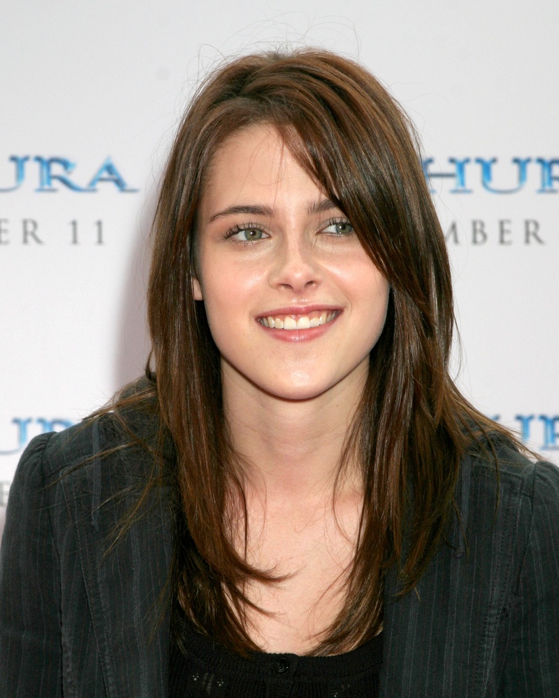 In 2005, Kristen showed off a brown, messy hairstyle far from Hollywood glam. Photo: carrie-nelson / Shutterstock.com
