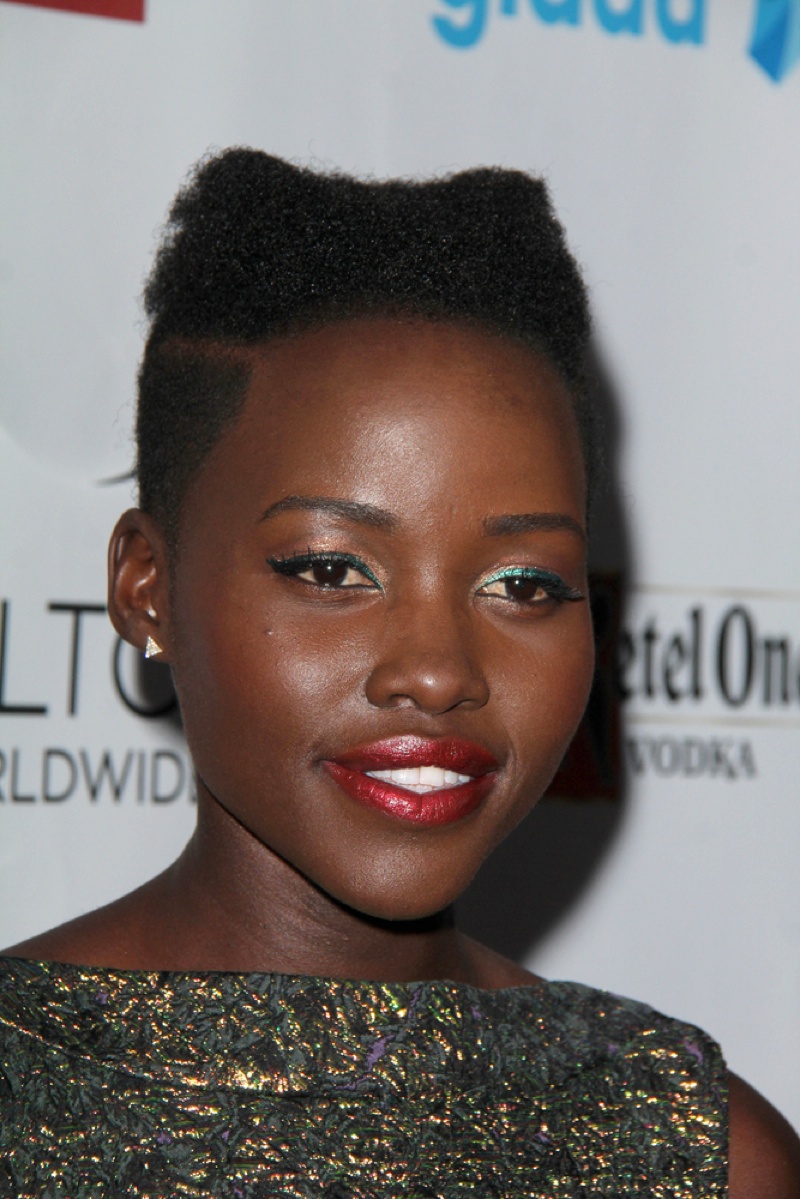 Celebs with short natural hair