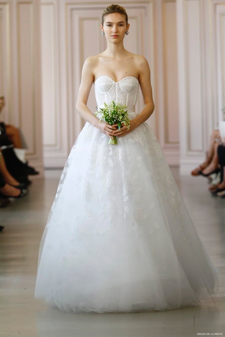 See Peter Copping’s Debut Bridal Collection for Oscar de la Renta