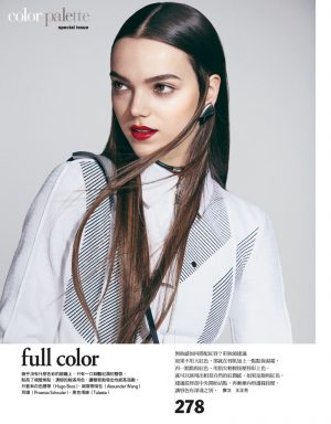 Jenna Earle Rocks Straight & Sleek Hairstyles for Vogue Taiwan Jenna Earle Rocks Straight & Sleek Hairstyles for Vogue Taiwan