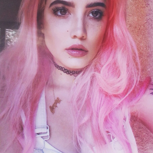 Halsey wears a pink hairstyle