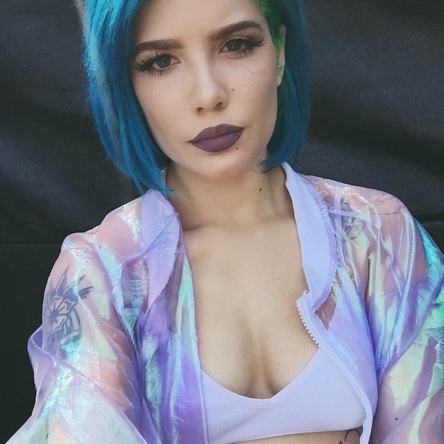 Halsey shows off a blue bob hairstyle