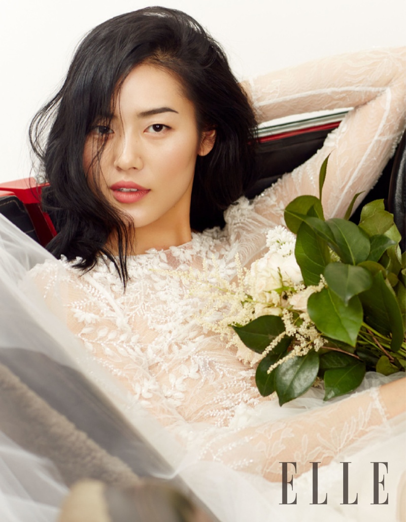 The Chinese model wears romantic styles including lace dresses