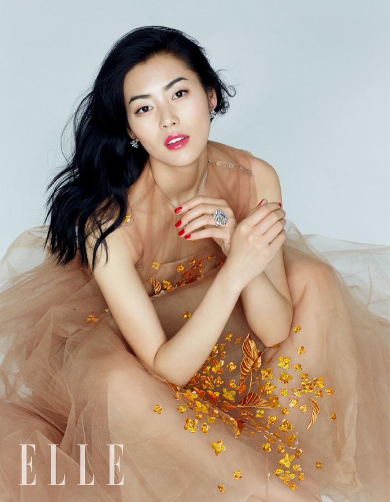 Liu-Wen-Elle-China-June-2015-Cover-Shoot09