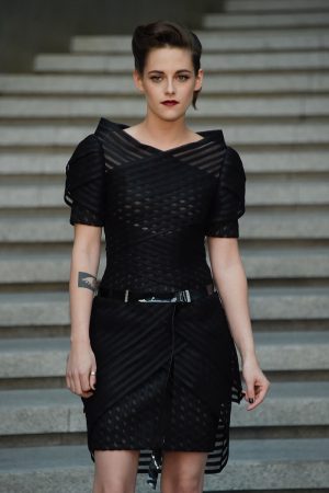 Kristen Stewart, Gisele Bundchen Match in Black at Chanel's Cruise Show Kristen Stewart, Gisele Bundchen Match in Black at Chanel's Cruise Show