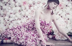 Jenna Earle Models Striking Florals for ELLE Malaysia Jenna Earle Models Striking Florals for ELLE Malaysia