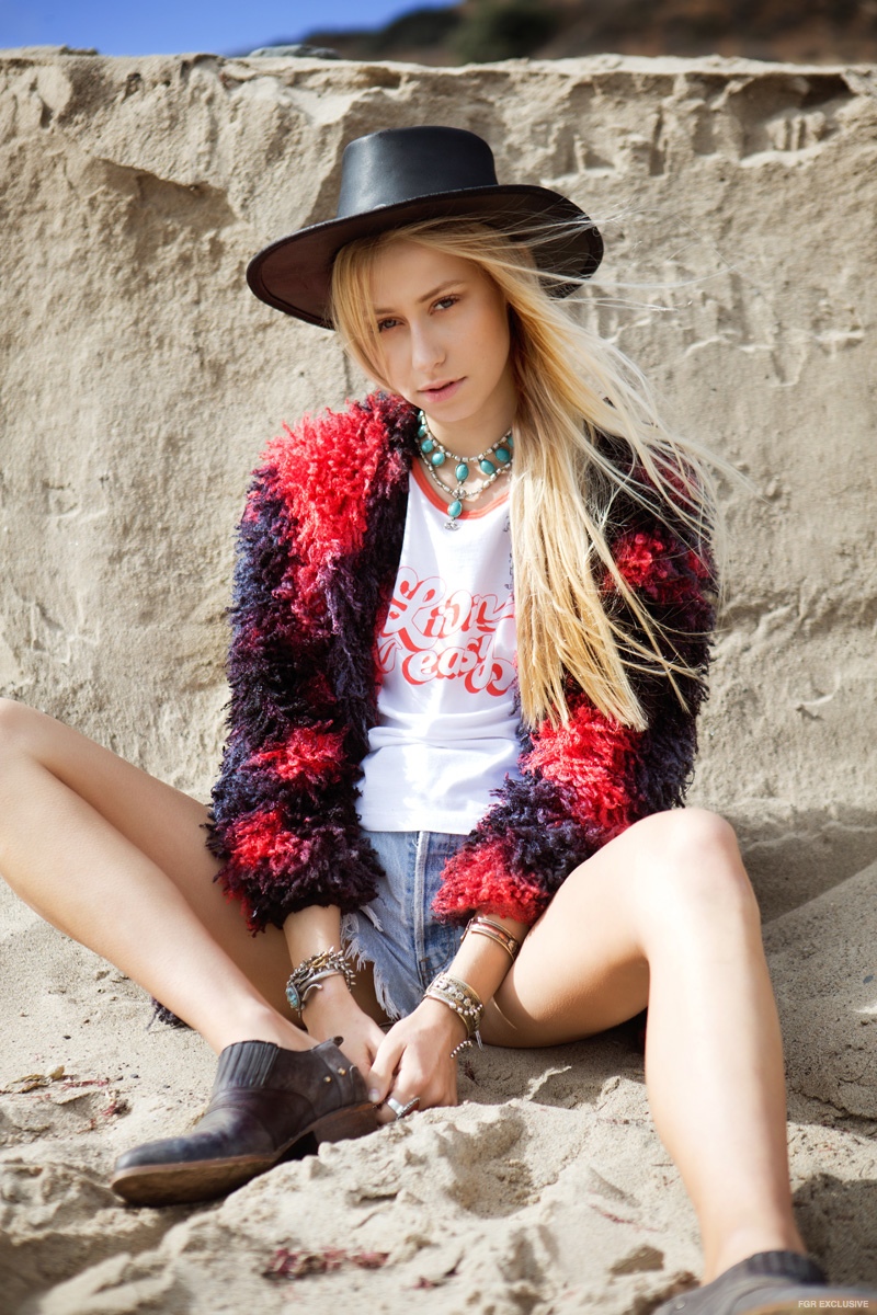 Shannon wears Jewelry Vanessa Mooney, Tee Mate the Label, Shorts Levi’s