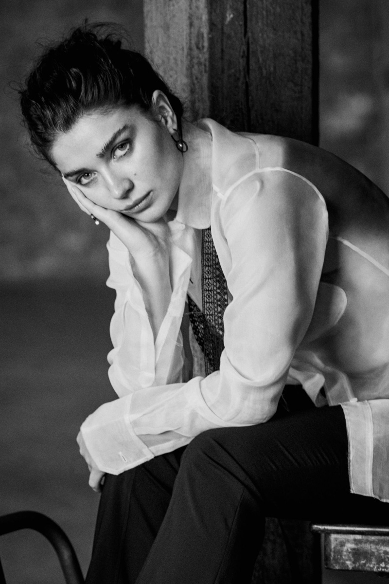 Eve Hewson Named a 'Modern Swan' by Town & Country