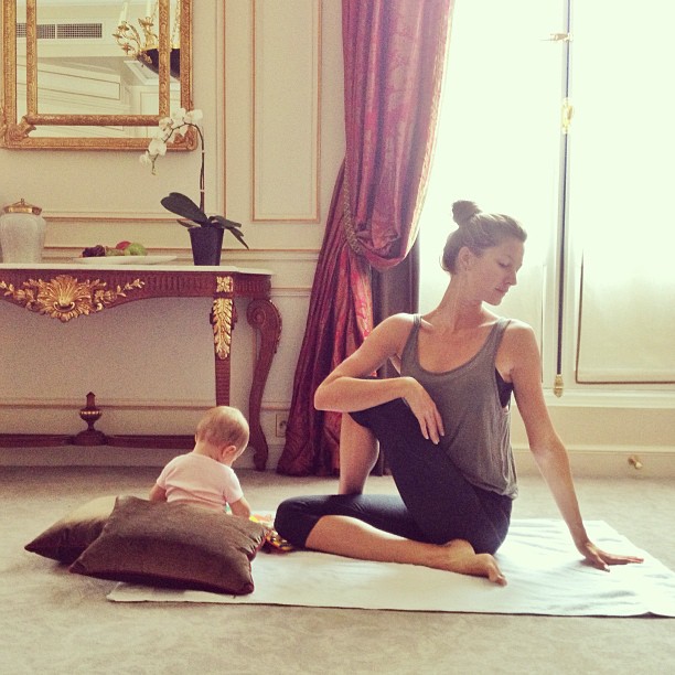 Gisele Bundchen practiced yoga with her baby girl Vivien Leigh.
