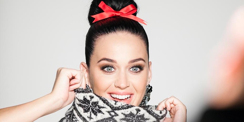 Katy Perry behind-the-scenes at H&M holiday 2015 campaign