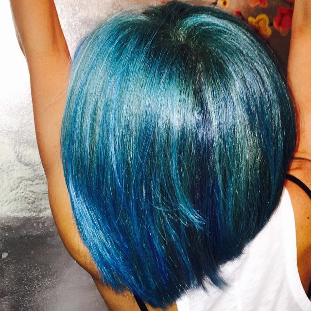 Kelly Ripa shows off smurf blue hair. Photo via Instagram
