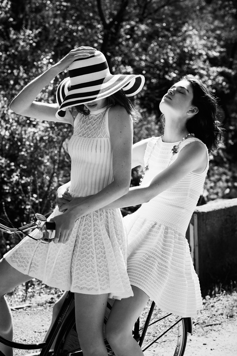 Pauline + Jo Have a Dreamy Summer in BAZAAR NL by Petrovsky & Ramone