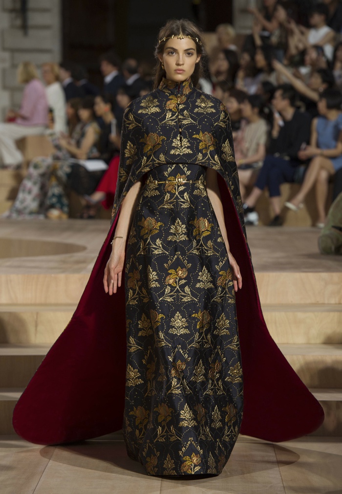 A look from Valentino's fall 2015 haute couture collection