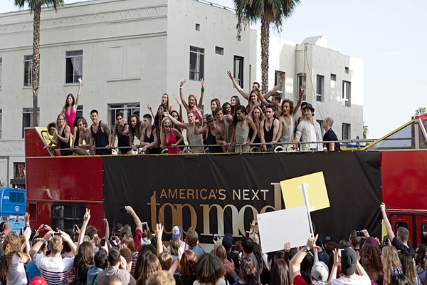 Models on a bus on America's Next Top Model cycle 22 premiere