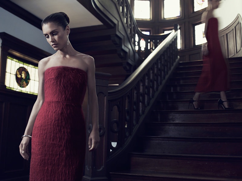Hannah dons a Max Mara strapless dress in red