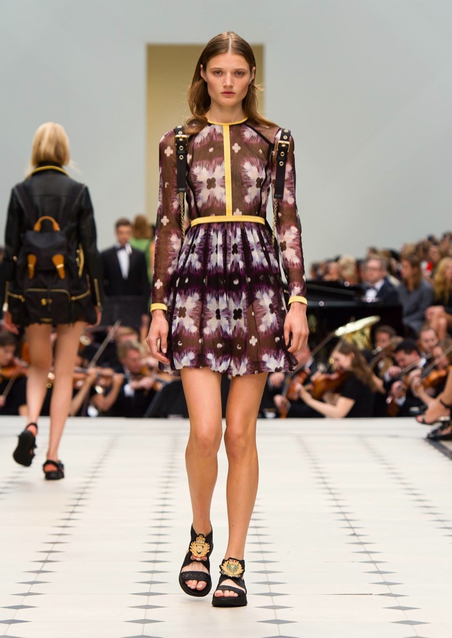 Burberry Spring 2016 | London Fashion Week
