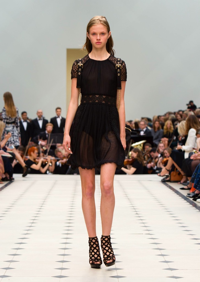 Burberry Spring 2016 | London Fashion Week