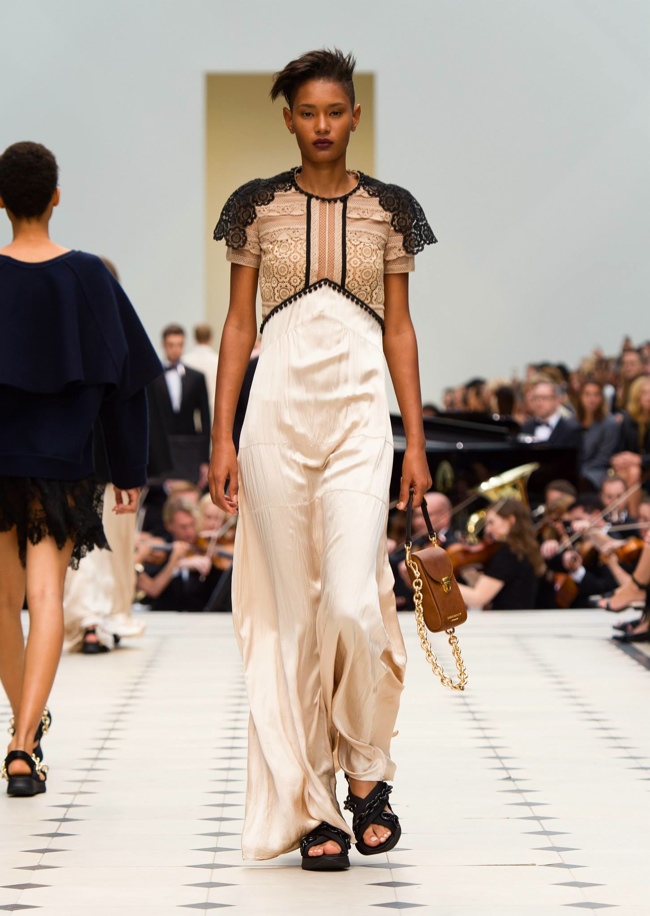Burberry Spring 2016 | London Fashion Week