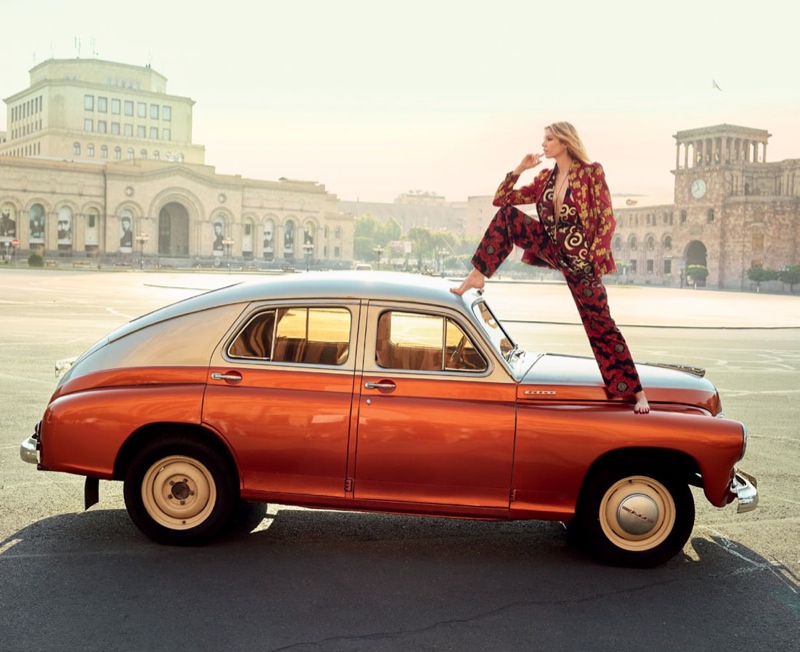 Stella-Maxwell-Vogue-Russia-October-2015-Editorial11