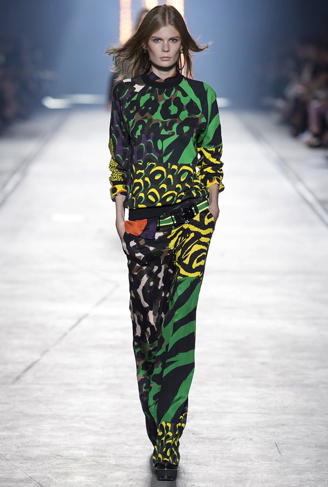 A look from Versace's spring-summer 2016 collection