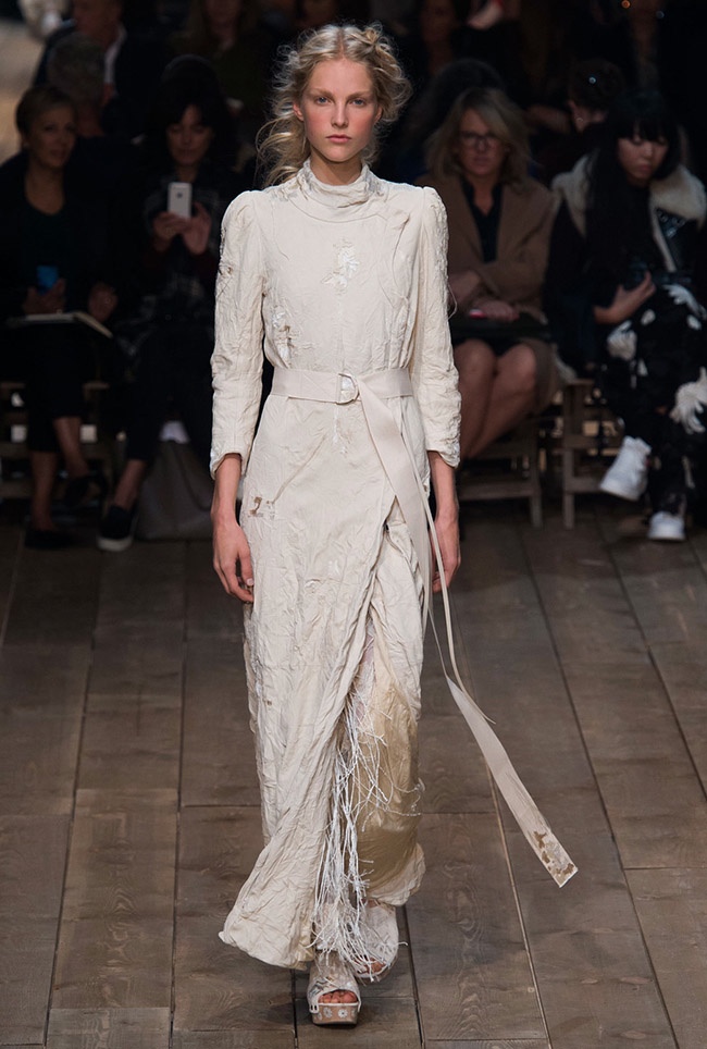 Alexander McQueen Spring 2016 | Paris Fashion Week